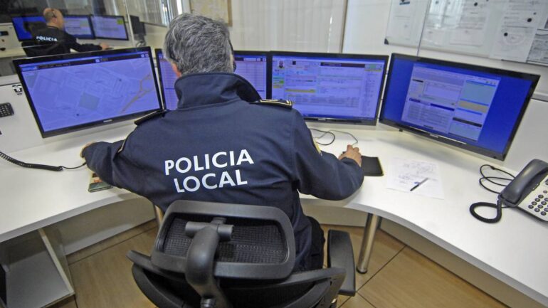 Detienen a un hombre por amenazar con un arma blanca a dos menores que estaban jugando al fútbol