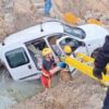 Rescatan a una mujer que quedó bloqueada en su coche tras caer a una acequia