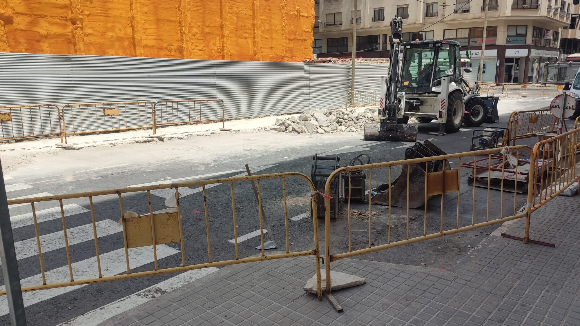 En marcha las obras del intercambiador de autobuses de las calles Doctor  Caro y Alfredo Llopis - Versión Radio