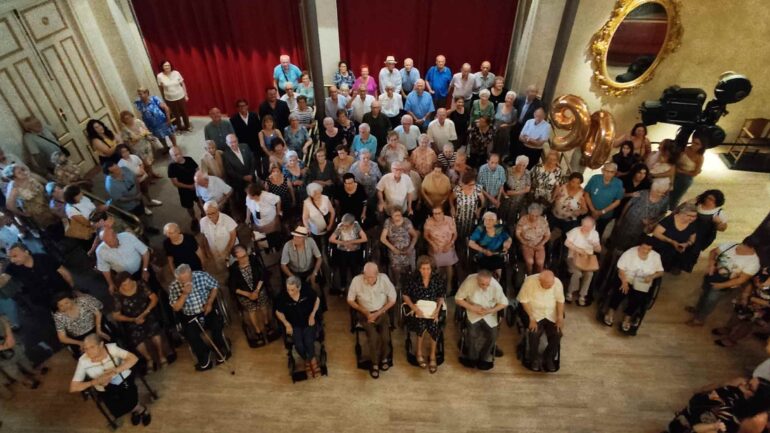 El Gran Teatro acoge el homenaje a las personas mayores de 90 años