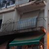 Rescatan a 3 personas que quedaron en un balcón de la cuarta planta en el incendio de un edificio en San Antón, que tuvo que ser desalojado