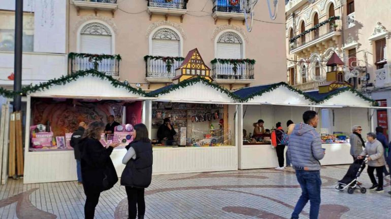 El Mercado de Navidad de Elche tendrá este año 15 casetas en la plaça de Baix y 12 en la Glorieta