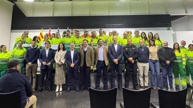 Homenaje al personal de UTE Elche que ayudó en las poblaciones afectadas por la DANA